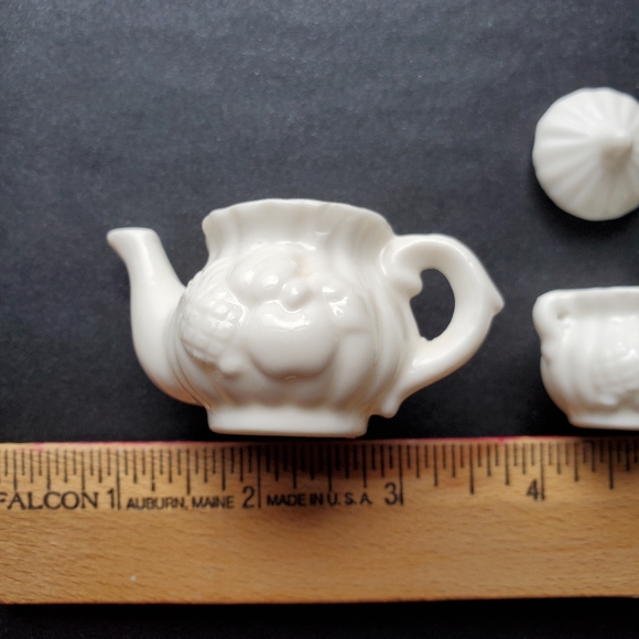 Miniature Porcelain Children's Play Tea Set - Picture 7 of 12
